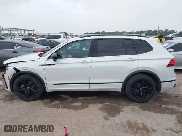 2023 Volkswagen Tiguan SE R-Line Black с VIN 3VVCB7AX0PM043693, выставлен на аукционе IAAI как лот 42403045 с пробегом 34 929 миль миль и . История ставок и продаж доступна на DreamBid. Изображение 14.
