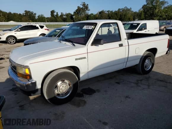 1992 Dodge Dakota z VIN 1B7FL26XXNS690465, wystawiony jako Copart lot #77436274 z przebiegiem 112 226 mil mil oraz Czysty tytuł • Clean title. Historia ofert i sprzedaży dostępna na DreamBid. Obrazek 1.