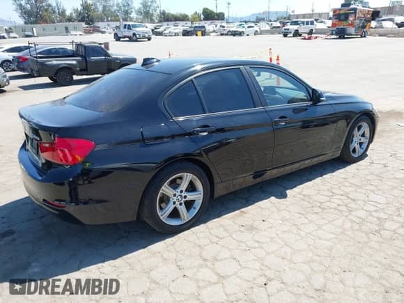 2014 BMW 3 Series 328i с VIN WBA3C1C50EK110962, выставлен на аукционе IAAI как лот 43176483 с пробегом 122 483 миль миль и . История ставок и продаж доступна на DreamBid. Изображение 4.