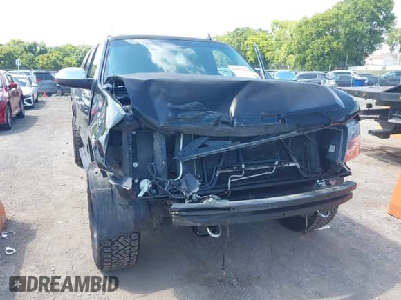 2013 Chevrolet Suburban LT z VIN 1GNSKJE72DR285369, wystawiony jako IAAI lot #42807477 z przebiegiem 140 473 mil mil oraz . Historia ofert i sprzedaży dostępna na DreamBid. Obrazek 6.