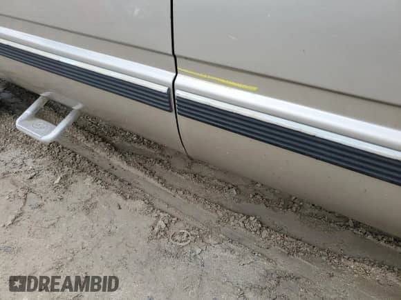 2000 Chevrolet Silverado 2500 с VIN 1GCGC29R7YF482266, выставлен на аукционе Copart как лот 74396494 с пробегом 271 151 миль миль и На запчасти • Non repairable. История ставок и продаж доступна на DreamBid. Изображение 12.