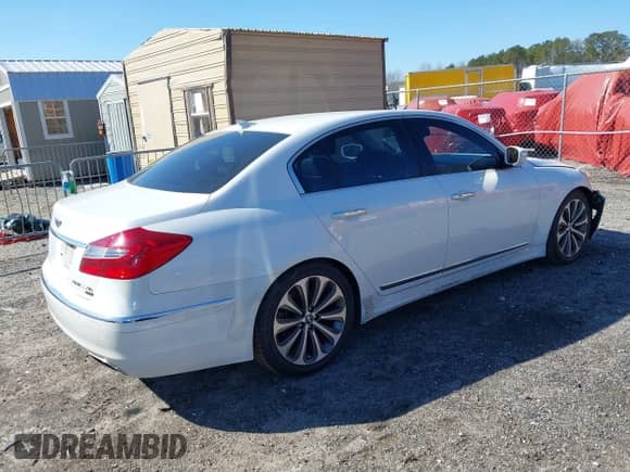 2013 Hyundai Genesis R-Spec z VIN KMHGC4DH0DU244349, wystawiony jako IAAI lot #41508229 z przebiegiem 231 929 mil mil oraz . Historia ofert i sprzedaży dostępna na DreamBid. Obrazek 4.