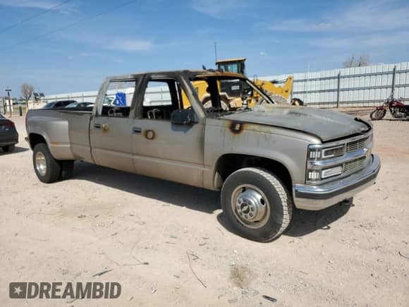 1999 Chevrolet Silverado 3500 с VIN 1GCHC33J2XF038028, выставлен на аукционе Copart как лот 50646935 с пробегом Не указан миль и На запчасти • Non repairable. История ставок и продаж доступна на DreamBid. Изображение 4.