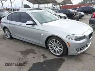 2011 BMW 5 Series 550i с VIN WBAFR9C51BC618129, выставлен на аукционе IAAI как лот 43169398 с пробегом 83 218 миль миль и . История ставок и продаж доступна на DreamBid. Изображение 1.