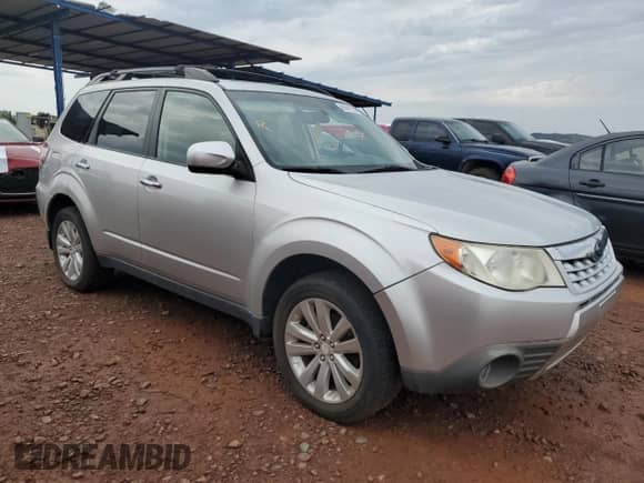 2011 Subaru Forester X Limited z VIN JF2SHAEC2BH728130, wystawiony jako Copart lot #85941235 z przebiegiem 101 564 mil mil oraz Czysty tytuł • Clean title. Historia ofert i sprzedaży dostępna na DreamBid. Obrazek 4.