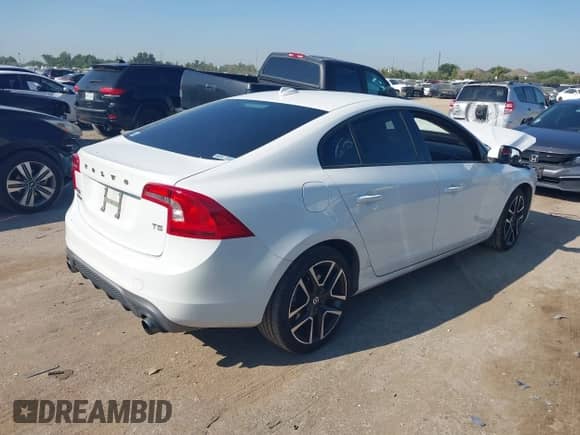 2018 Volvo S60 Dynamic с VIN YV126MFL6J2456360, выставлен на аукционе IAAI как лот 43182760 с пробегом 74 386 миль миль и . История ставок и продаж доступна на DreamBid. Изображение 4.