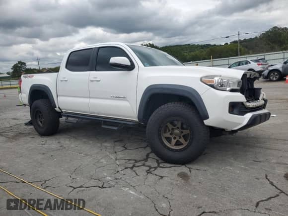 2017 Toyota Tacoma SR5 with VIN 3TMCZ5AN4HM083838, listed as a Copart auction lot 82067895 with 89,065 mi miles and Salvage title. Bid and sale history available at DreamBid. Image 4.