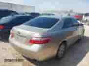 2008 Toyota Camry LE z VIN 4T1BE46KX8U222183, wystawiony jako IAAI lot #43230505 z przebiegiem 246 938 mil mil oraz . Historia ofert i sprzedaży dostępna na DreamBid. Obrazek 4.