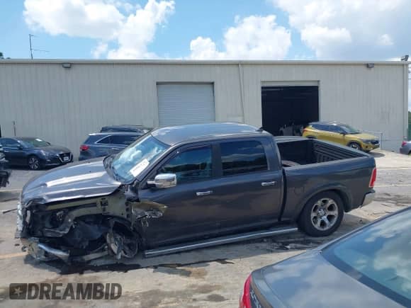 2015 Ram 1500 Laramie z VIN 1C6RR6NT7FS621680, wystawiony jako IAAI lot #42887104 z przebiegiem 203 488 mil mil oraz . Historia ofert i sprzedaży dostępna na DreamBid. Obrazek 15.