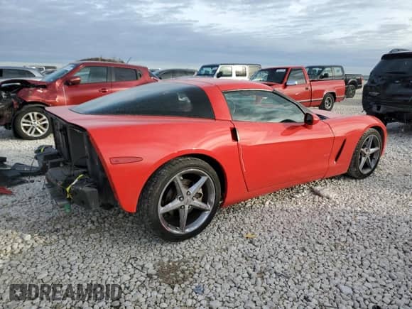 2012 Chevrolet Corvette 3LT с VIN 1G1YG2DW3C5105141, выставлен на аукционе Copart как лот 88414405 с пробегом 75 218 миль миль и Списание • Salvage title. История ставок и продаж доступна на DreamBid. Изображение 3.