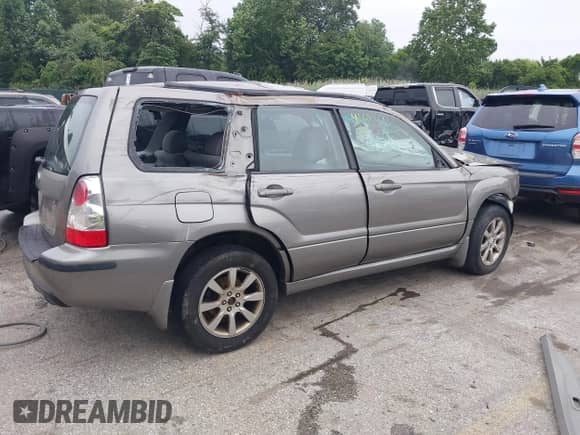 2006 Subaru Forester X with VIN JF1SG656X6H723701, listed as a IAAI auction lot 42603600 with 186,394 mi miles and . Bid and sale history available at DreamBid. Image 4.