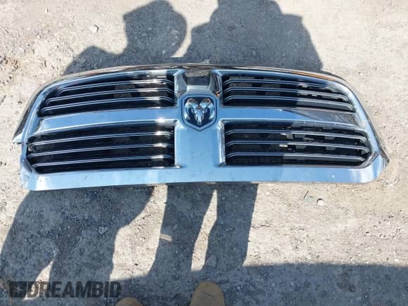 2018 Ram 1500 Big Horn z VIN 3C6RR7LT8JG130740, wystawiony jako IAAI lot #42822308 z przebiegiem 103 758 mil mil oraz . Historia ofert i sprzedaży dostępna na DreamBid. Obrazek 12.