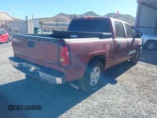 2005 Chevrolet Silverado 1500 LS z VIN 2GCEC13T651260410, wystawiony jako IAAI lot #43585149 z przebiegiem 175 327 mil mil oraz . Historia ofert i sprzedaży dostępna na DreamBid. Obrazek 4.