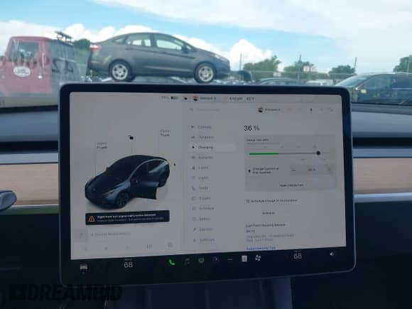 2024 Tesla Model Y с VIN 7SAYGDED2RA317178, выставлен на аукционе IAAI как лот 42960435 с пробегом 9 050 миль миль и . История ставок и продаж доступна на DreamBid. Изображение 16.