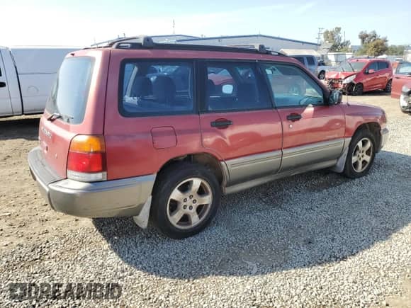 1998 Subaru Forester S with VIN JF1SF6551WH779052, listed as a Copart auction lot 46175255 with 286,469 mi miles and Clean title. Bid and sale history available at DreamBid. Image 3.