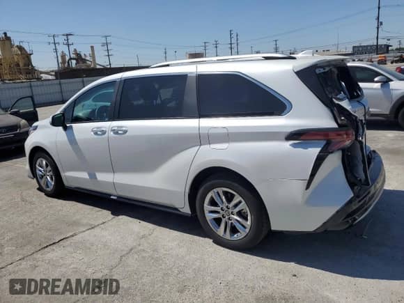 2024 Toyota Sienna Limited с VIN 5TDZRKEC1RS187559, выставлен на аукционе Copart как лот 67304034 с пробегом 17 947 миль миль и Списание • Salvage title. История ставок и продаж доступна на DreamBid. Изображение 2.