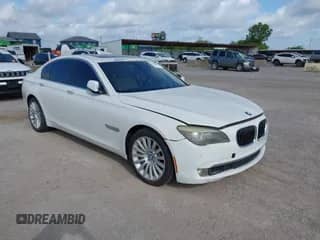 2009 BMW 7 Series 750i z VIN WBAKA83519CY35142, wystawiony jako IAAI lot #42549007 z przebiegiem 198 438 mil mil oraz . Historia ofert i sprzedaży dostępna na DreamBid. Obrazek 1.