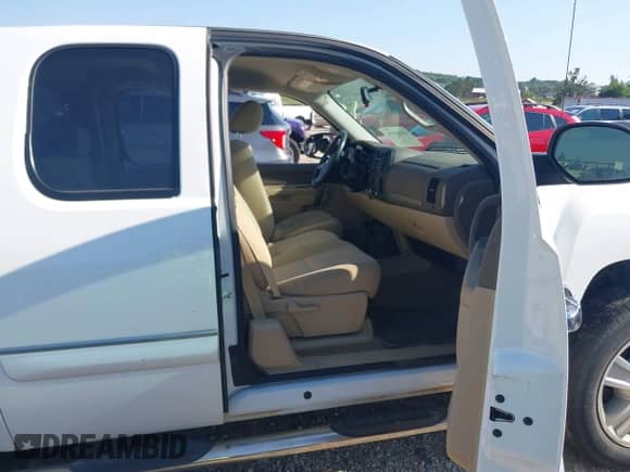 2013 Chevrolet Silverado 1500 LT z VIN 1GCRCSE06DZ256714, wystawiony jako IAAI lot #43160510 z przebiegiem 95 035 mil mil oraz . Historia ofert i sprzedaży dostępna na DreamBid. Obrazek 5.