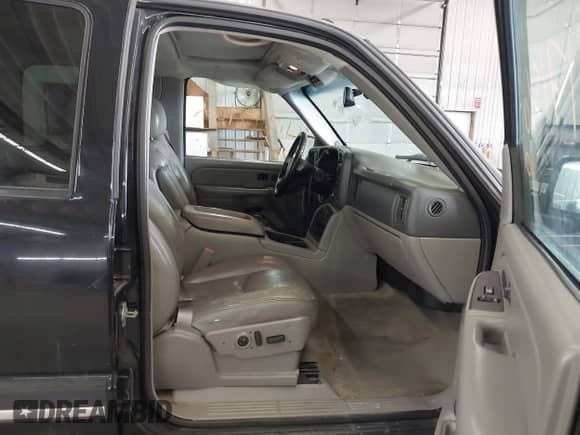 2005 Chevrolet Suburban LT с VIN 1GNFK16Z45J191317, выставлен на аукционе IAAI как лот 41715102 с пробегом 322 412 миль миль и . История ставок и продаж доступна на DreamBid. Изображение 5.
