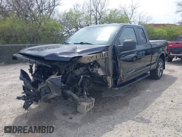 2020 Ford F-150 XL z VIN 1FTFX1E51LFC56519, wystawiony jako IAAI lot #42061327 z przebiegiem Nie podano mil oraz . Historia ofert i sprzedaży dostępna na DreamBid. Obrazek 19.