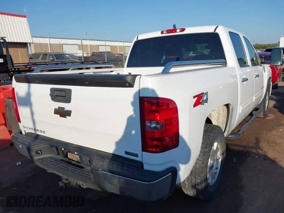 2011 Chevrolet Silverado 1500 LT with VIN 3GCPKSE37BG245321, listed as a IAAI auction lot 43361749 with 189,417 mi miles and . Bid and sale history available at DreamBid. Image 4.