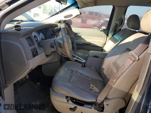 2005 Dodge Durango SLT z VIN 1D4HD48D45F509957, wystawiony jako Copart lot #45083915 z przebiegiem 334 568 mil mil oraz Szkoda całkowita • Salvage title. Historia ofert i sprzedaży dostępna na DreamBid. Obrazek 7.