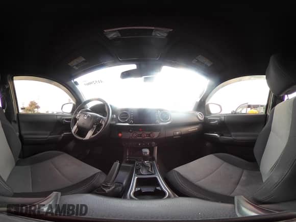 2020 Toyota Tacoma SR5 z VIN 3TMBZ5DN5LM026533, wystawiony jako IAAI lot #41529069 z przebiegiem 87 710 mil mil oraz . Historia ofert i sprzedaży dostępna na DreamBid. Obrazek 18.