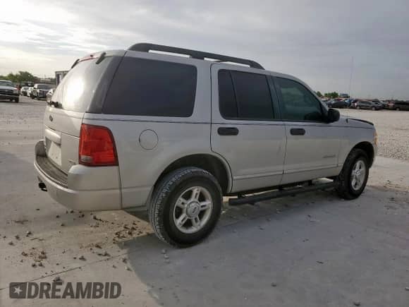2005 Ford Explorer XLT z VIN 1FMZU63K75ZA05884, wystawiony jako Copart lot #62812105 z przebiegiem 156 583 mil mil oraz Szkoda całkowita • Salvage title. Historia ofert i sprzedaży dostępna na DreamBid. Obrazek 3.