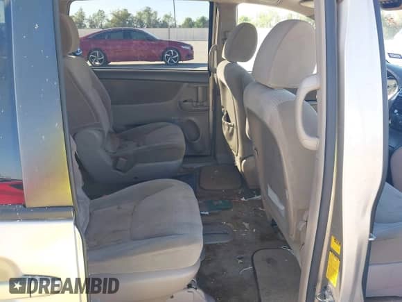 2010 Toyota Sienna CE с VIN 5TDKK4CC1AS311855, выставлен на аукционе IAAI как лот 43597599 с пробегом 196 958 миль миль и . История ставок и продаж доступна на DreamBid. Изображение 8.