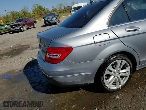 2014 Mercedes-Benz C 250 Sport with VIN WDDGF4HB3EG245034, listed as a Copart auction lot 85295885 with 97,912 mi miles and Clean title. Bid and sale history available at DreamBid. Image 13.