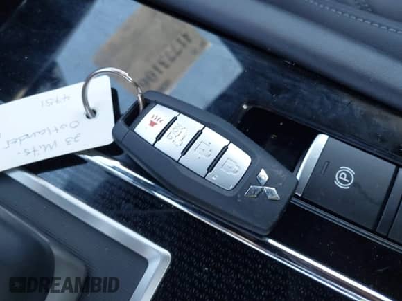 2023 Mitsubishi Outlander SEL z VIN JA4J4VA80PZ014751, wystawiony jako IAAI lot #41773106 z przebiegiem 20 980 mil mil oraz . Historia ofert i sprzedaży dostępna na DreamBid. Obrazek 11.