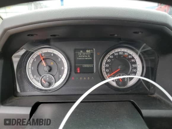 2018 Ram 1500 Express z VIN 1C6RR7KG7JS283655, wystawiony jako Copart lot #52085555 z przebiegiem 128 920 mil mil oraz Czysty tytuł • Clean title. Historia ofert i sprzedaży dostępna na DreamBid. Obrazek 9.