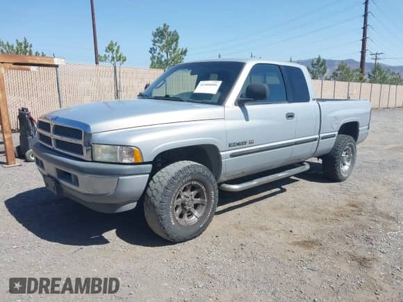 1998 Dodge 1500 с VIN 1B7HF13YXWJ203604, выставлен на аукционе IAAI как лот 42408086 с пробегом 257 012 миль миль и . История ставок и продаж доступна на DreamBid. Изображение 2.
