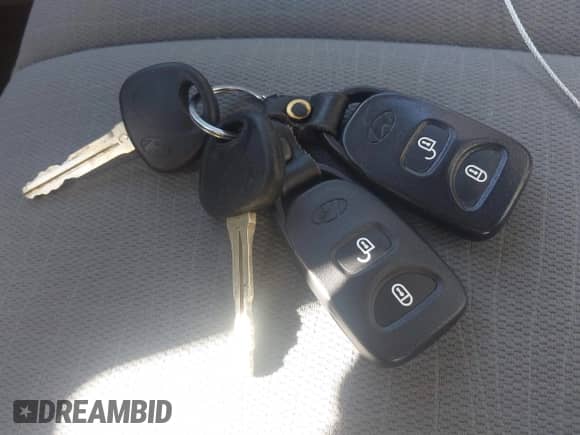 2012 Hyundai Santa Fe GLS with VIN 5XYZGDAB2CG117524, listed as a IAAI auction lot 43159958 with 103,680 mi miles and . Bid and sale history available at DreamBid. Image 11.