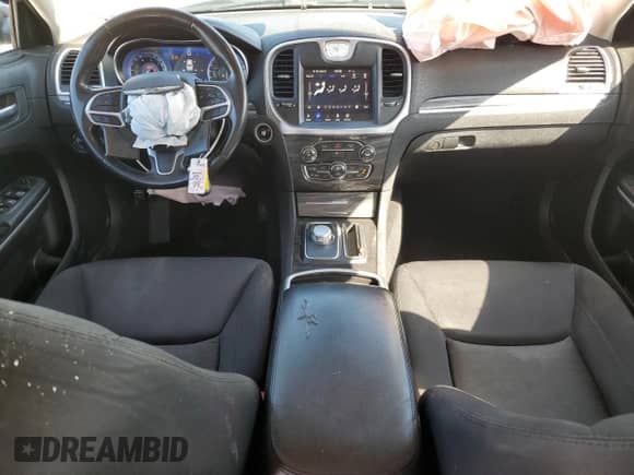 2021 Chrysler 300 Touring с VIN 2C3CCAAG1MH617435, выставлен на аукционе Copart как лот 82034405 с пробегом 75 977 миль миль и Списание • Salvage title. История ставок и продаж доступна на DreamBid. Изображение 8.