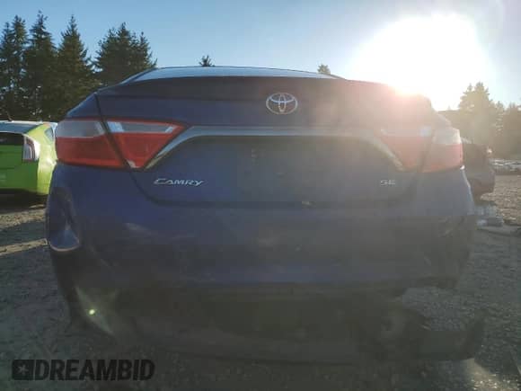 2015 Toyota Camry SE z VIN 4T1BF1FK9FU904870, wystawiony jako Copart lot #86140045 z przebiegiem 186 847 mil mil oraz Szkoda całkowita • Salvage title. Historia ofert i sprzedaży dostępna na DreamBid. Obrazek 6.