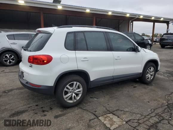 2017 Volkswagen Tiguan S с VIN WVGBV7AX4HK030452, выставлен на аукционе Copart как лот 85372145 с пробегом 69 863 миль миль и Списание • Salvage title. История ставок и продаж доступна на DreamBid. Изображение 3.