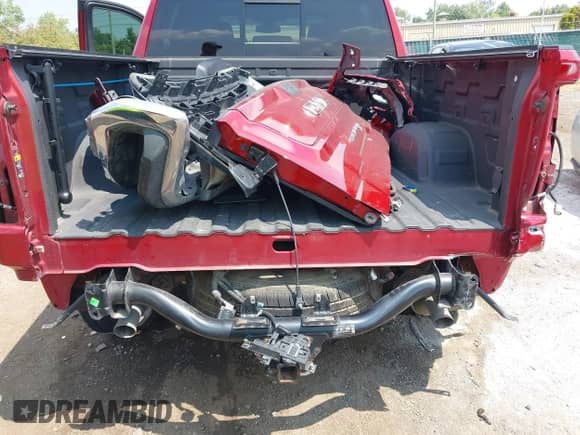 2021 GMC Sierra 1500 SLT z VIN 1GTU9DET3MZ161056, wystawiony jako IAAI lot #42992332 z przebiegiem 110 668 mil mil oraz . Historia ofert i sprzedaży dostępna na DreamBid. Obrazek 6.
