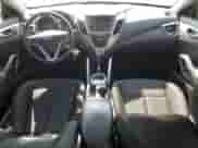 2013 Hyundai Veloster w/Black Int z VIN KMHTC6AD0DU094688, wystawiony jako Copart lot #87237165 z przebiegiem 81 433 mil mil oraz Szkoda całkowita • Salvage title. Historia ofert i sprzedaży dostępna na DreamBid. Obrazek 8.