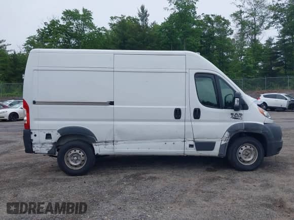 2018 Ram ProMaster Cargo z VIN 3C6TRVCG7JE147926, wystawiony jako IAAI lot #42450045 z przebiegiem 110 232 mil mil oraz . Historia ofert i sprzedaży dostępna na DreamBid. Obrazek 14.