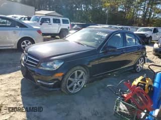 2014 Mercedes-Benz C 250 Sport с VIN WDDGF4HB3EA953836, выставлен на аукционе Copart как лот 86300185 с пробегом 55 570 миль миль и Списание • Salvage title. История ставок и продаж доступна на DreamBid. Изображение 1.