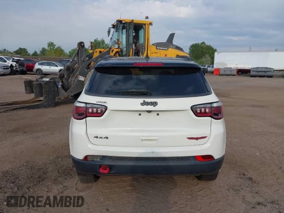 2018 Jeep Compass Trailhawk z VIN 3C4NJDDB8JT234574, wystawiony jako IAAI lot #43049041 z przebiegiem 93 968 mil mil oraz . Historia ofert i sprzedaży dostępna na DreamBid. Obrazek 16.