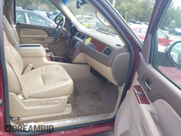 2010 Chevrolet Tahoe LTZ z VIN 1GNUKCE00AR157053, wystawiony jako IAAI lot #43245994 z przebiegiem 143 263 mil mil oraz . Historia ofert i sprzedaży dostępna na DreamBid. Obrazek 5.