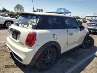 2015 MINI Hardtop S with VIN WMWXP7C52F2A36487, listed as a Copart auction lot 50276035 with 185,895 mi miles and Salvage title. Bid and sale history available at DreamBid. Image 3.