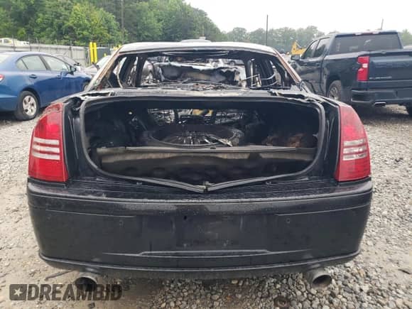 2006 Chrysler 300 C SRT-8 z VIN 2C3LA73W56H219435, wystawiony jako Copart lot #58488505 z przebiegiem Nie podano mil oraz Nie do naprawy • Non repairable. Historia ofert i sprzedaży dostępna na DreamBid. Obrazek 6.