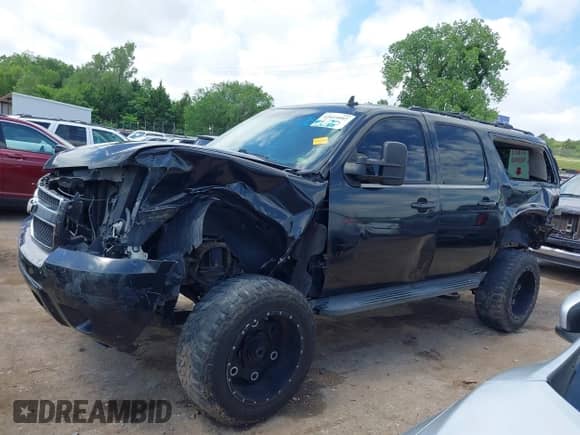 2010 Chevrolet Suburban LT z VIN 1GNUCJE08AR133987, wystawiony jako IAAI lot #42413997 z przebiegiem 268 401 mil mil oraz . Historia ofert i sprzedaży dostępna na DreamBid. Obrazek 15.