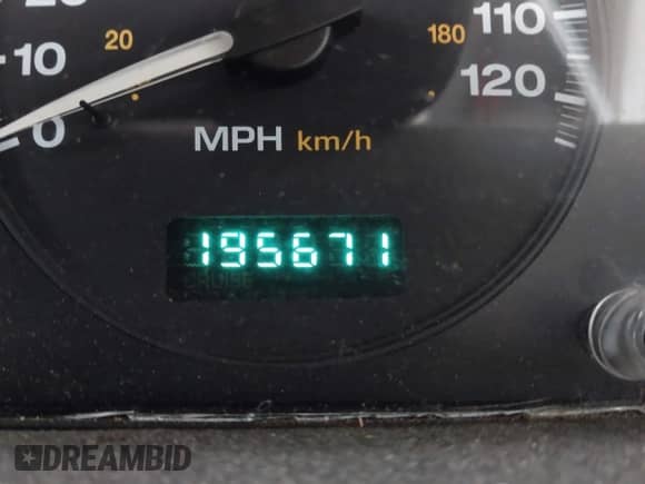 2004 Jeep Grand Cherokee Laredo z VIN 1J4GX48N74C412982, wystawiony jako IAAI lot #41496258 z przebiegiem 195 671 mil mil oraz . Historia ofert i sprzedaży dostępna na DreamBid. Obrazek 7.