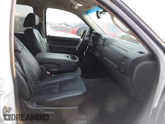 2011 GMC Sierra 1500 SLE z VIN 3GTP2VE35BG224680, wystawiony jako IAAI lot #43356809 z przebiegiem 744 412 mil mil oraz . Historia ofert i sprzedaży dostępna na DreamBid. Obrazek 5.