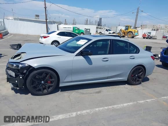 2025 BMW 3 Series M340i с VIN 3MW59FT00S8F00952, выставлен на аукционе IAAI как лот 43071013 с пробегом 5 064 миль миль и . История ставок и продаж доступна на DreamBid. Изображение 15.