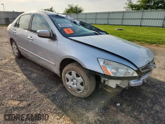 2005 Honda Accord LX с VIN 1HGCM55415A122735, выставлен на аукционе Copart как лот 66383265 с пробегом Не указан миль и На запчасти • Non repairable. История ставок и продаж доступна на DreamBid. Изображение 4.